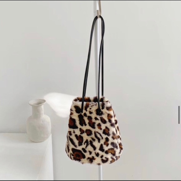 New small faux fur bag leopard round bucket bag - Picture 3 of 3